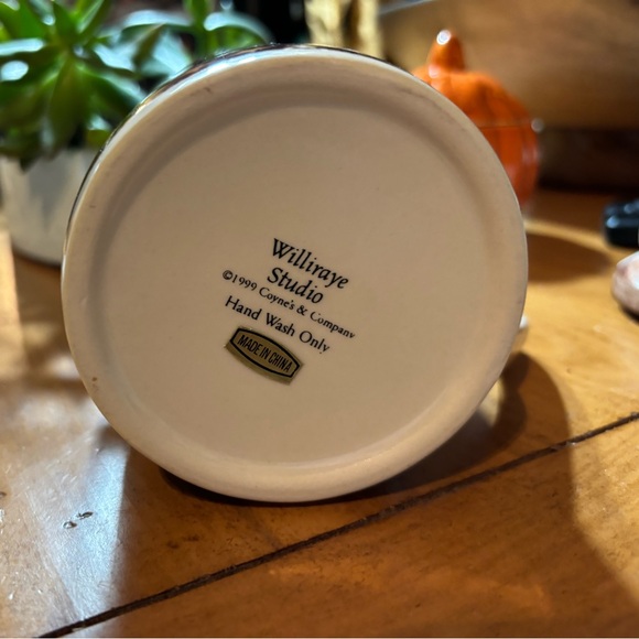 WW7006 Williraye Girl on Chicken Mug - Picture 3 of 6